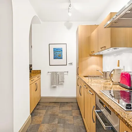 Amanzi Art House, African Soul, Charming 1bdr By Altoluxo Short Lets & Serviced With Free Wifi & Parking Бристоль