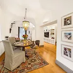 Amanzi Art House, African Soul, Charming 1bdr By Altoluxo Short Lets & Serviced With Free Wifi & Parking *