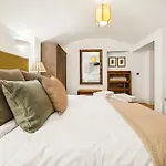 Amanzi Art House, African Soul, Charming 1bdr By Altoluxo Short Lets & Serviced With Free Wifi & Parking * Bristol