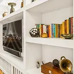 Amanzi Art House, African Soul, Charming 1bdr By Altoluxo Short Lets & Serviced With Free Wifi & Parking *