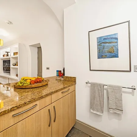 Amanzi Art House, African Soul, Charming 1bdr By Altoluxo Short Lets & Serviced With Free Wifi & Parking * بريستول