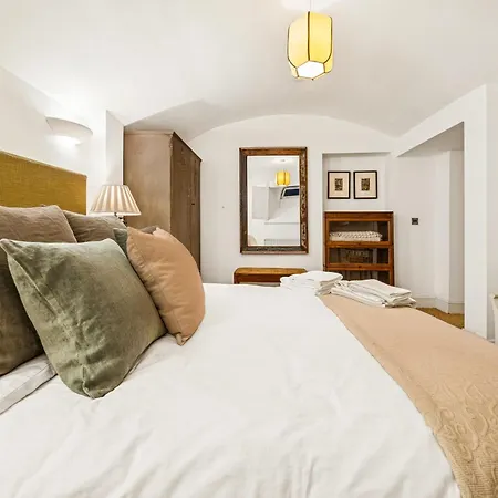 Amanzi Art House, African Soul, Charming 1bdr By Altoluxo Short Lets & Serviced With Free Wifi & Parking * Bristol