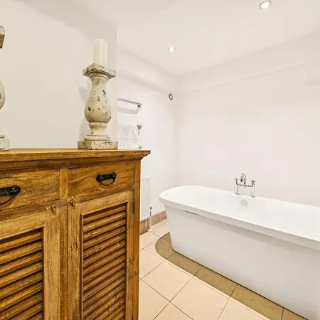 Amanzi Art House, African Soul, Charming 1bdr By Altoluxo Short Lets & Serviced With Free Wifi & Parking Appartement