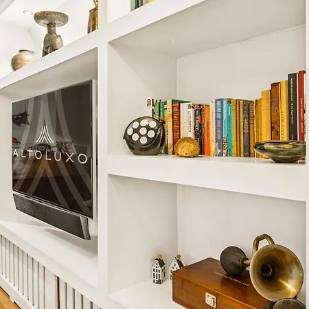 Amanzi Art House, African Soul, Charming 1bdr By Altoluxo Short Lets & Serviced With Free Wifi & Parking *