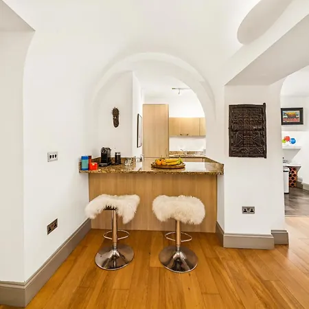 Amanzi Art House, African Soul, Charming 1bdr By Altoluxo Short Lets & Serviced With Free Wifi & Parking * Bristol