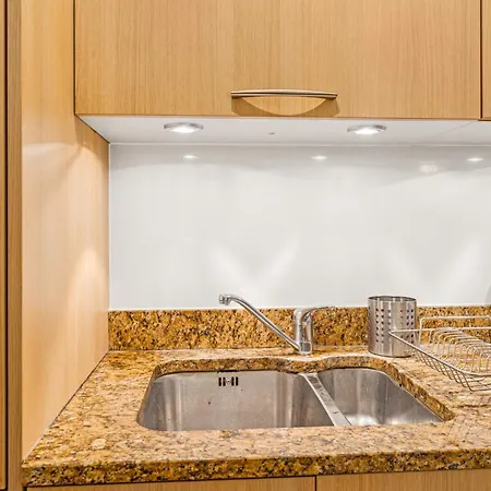 Amanzi Art House, African Soul, Charming 1bdr By Altoluxo Short Lets & Serviced With Free Wifi & Parking