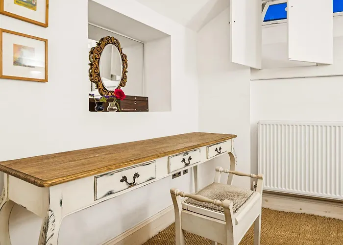 Apartment Amanzi Art House, African Soul, Charming 1bdr By Altoluxo Short Lets & Serviced With Free Wifi & Parking Bristol