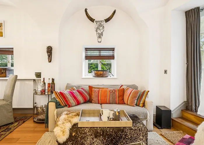 Amanzi Art House, African Soul, Charming 1bdr By Altoluxo Short Lets & Serviced With Free Wifi & Parking Bristol