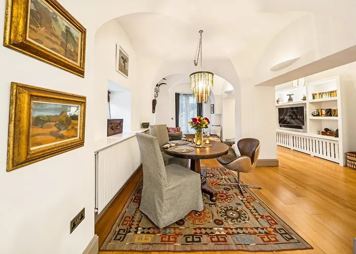 Apartment Amanzi Art House, African Soul, Charming 1bdr By Altoluxo Short Lets & Serviced With Free Wifi & Parking