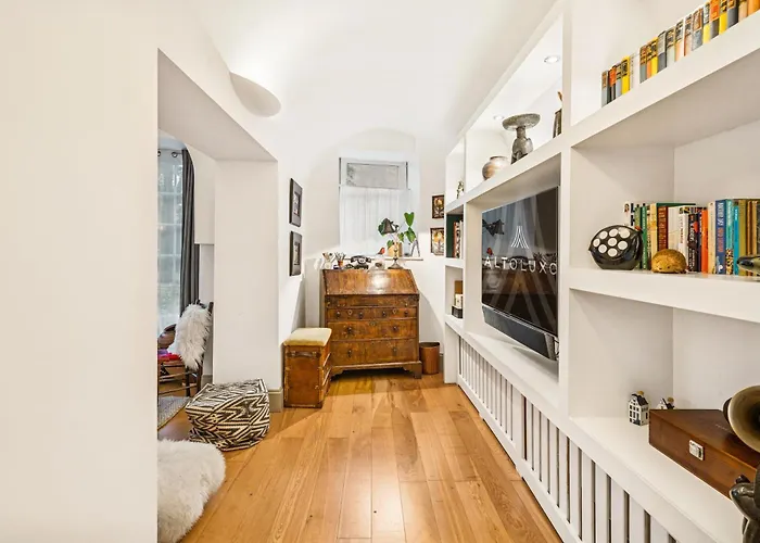 Apartment Amanzi Art House, African Soul, Charming 1bdr By Altoluxo Short Lets & Serviced With Free Wifi & Parking *