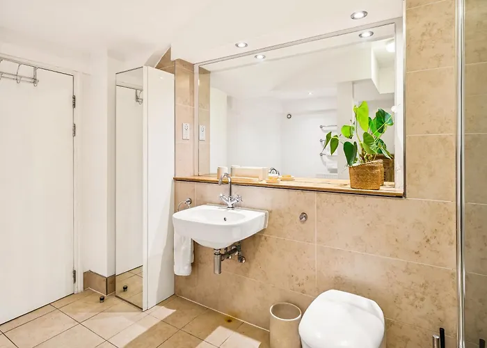 Amanzi Art House, African Soul, Charming 1bdr By Altoluxo Short Lets & Serviced With Free Wifi & Parking Bristol