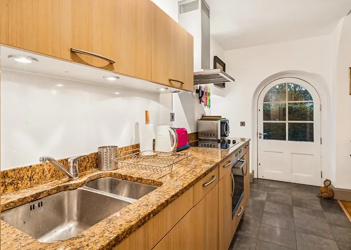 Apartament Amanzi Art House, African Soul, Charming 1bdr By Altoluxo Short Lets & Serviced With Free Wifi & Parking *