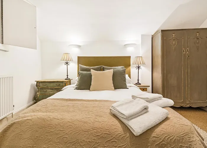 Amanzi Art House, African Soul, Charming 1bdr By Altoluxo Short Lets & Serviced With Free Wifi & Parking Bristol