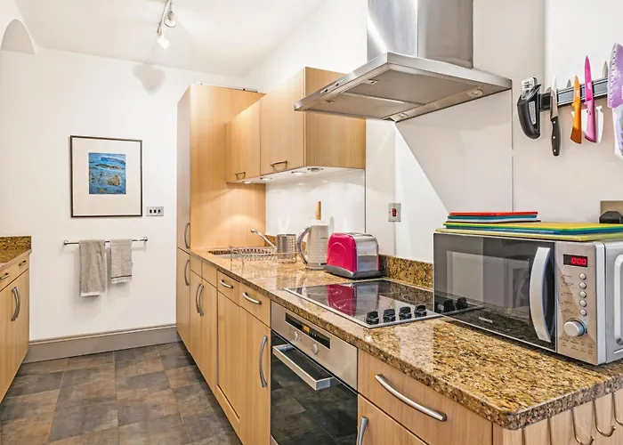 Apartment Amanzi Art House, African Soul, Charming 1bdr By Altoluxo Short Lets & Serviced With Free Wifi & Parking *