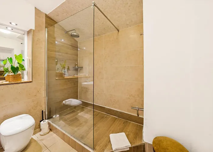 Amanzi Art House, African Soul, Charming 1bdr By Altoluxo Short Lets & Serviced With Free Wifi & Parking Apartament *