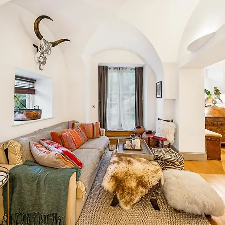 Daire Amanzi Art House, African Soul, Charming 1bdr By Altoluxo Short Lets & Serviced With Free Wifi & Parking