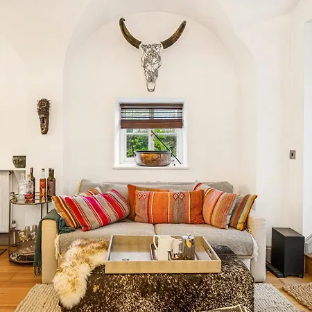 Amanzi Art House, African Soul, Charming 1bdr By Altoluxo Short Lets & Serviced With Free Wifi & Parking Bristol