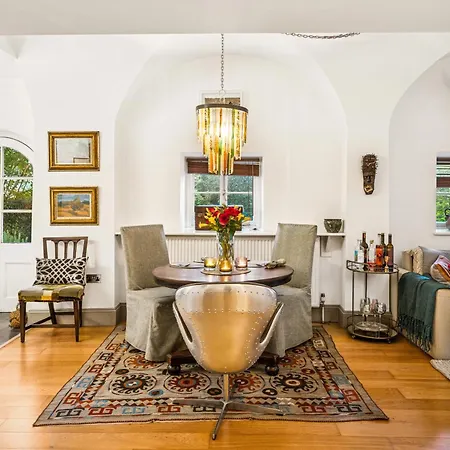 Daire Amanzi Art House, African Soul, Charming 1bdr By Altoluxo Short Lets & Serviced With Free Wifi & Parking