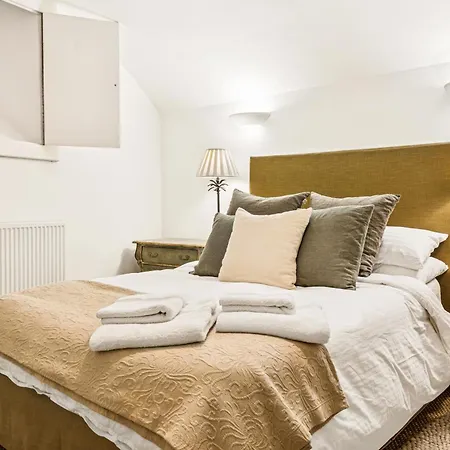 Apartament Amanzi Art House, African Soul, Charming 1bdr By Altoluxo Short Lets & Serviced With Free Wifi & Parking *