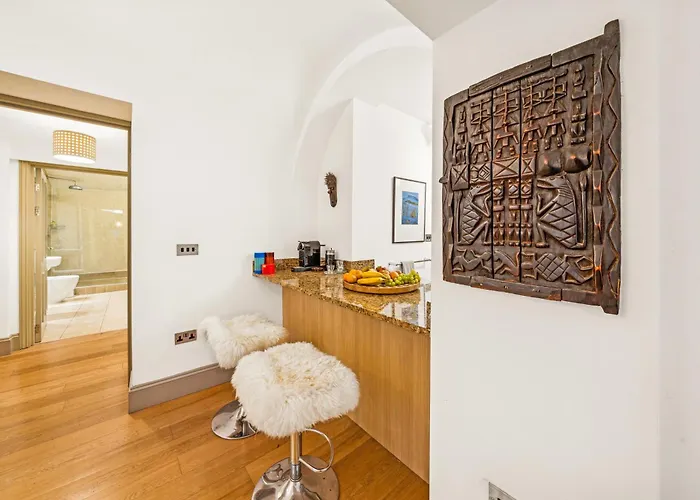 Amanzi Art House, African Soul, Charming 1bdr By Altoluxo Short Lets & Serviced With Free Wifi & Parking * Bristol