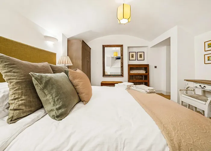 Amanzi Art House, African Soul, Charming 1bdr By Altoluxo Short Lets & Serviced With Free Wifi & Parking * Bristol