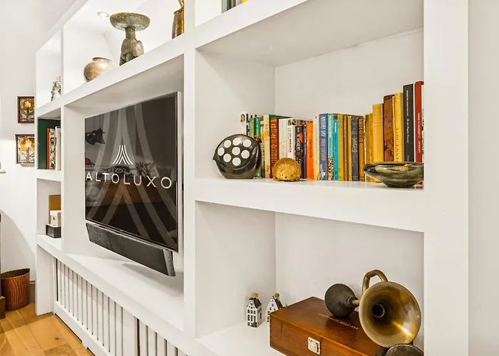 Amanzi Art House, African Soul, Charming 1bdr By Altoluxo Short Lets & Serviced With Free Wifi & Parking *