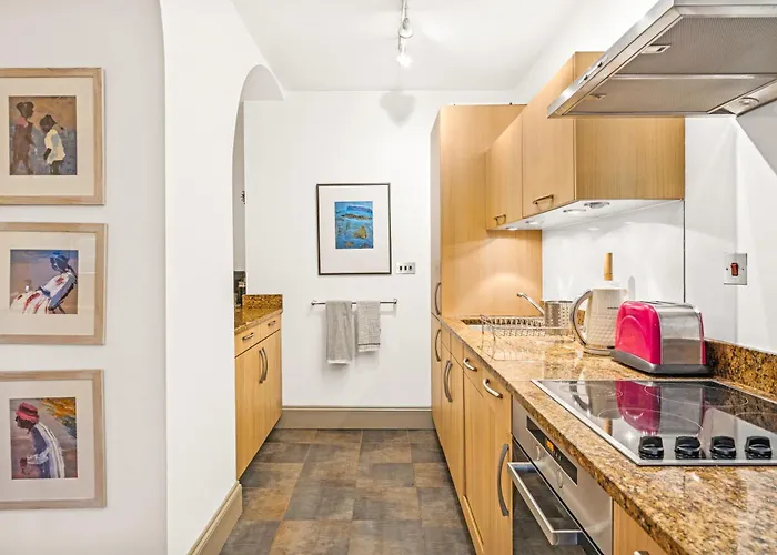 Amanzi Art House, African Soul, Charming 1bdr By Altoluxo Short Lets & Serviced With Free Wifi & Parking Bristol