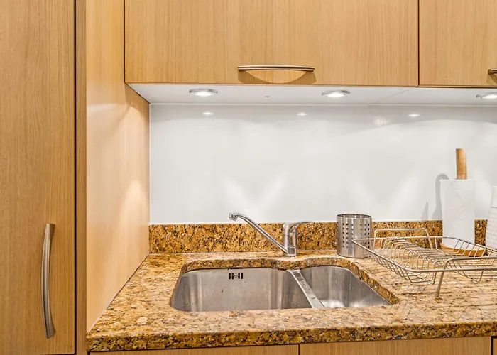 Amanzi Art House, African Soul, Charming 1bdr By Altoluxo Short Lets & Serviced With Free Wifi & Parking