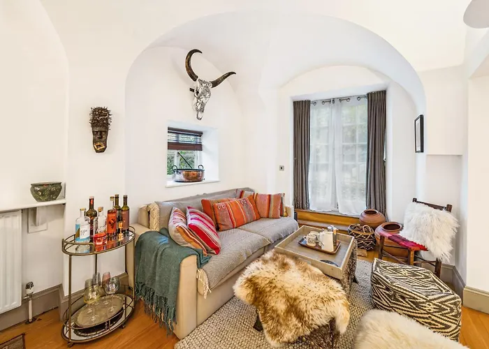 Amanzi Art House, African Soul, Charming 1bdr By Altoluxo Short Lets & Serviced With Free Wifi & Parking * Bristol